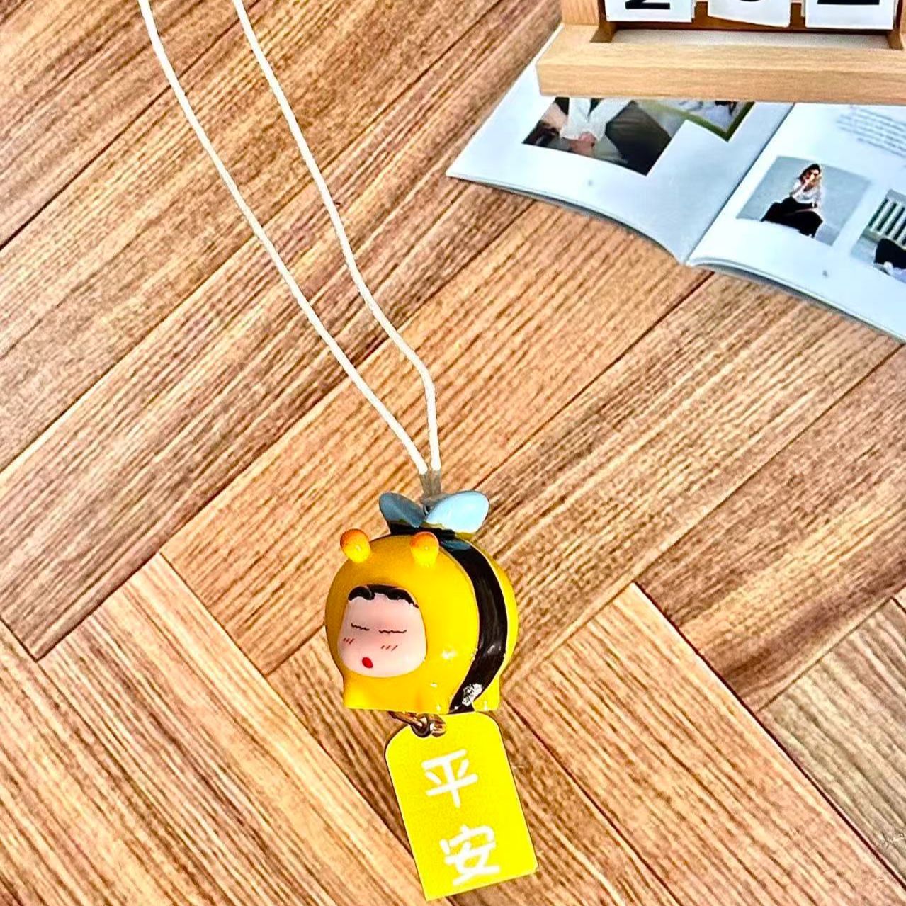 Figurka Crayon Shin-chan Bee C – Car Accessories Hanging recenzja i cena